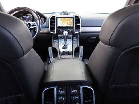 Used 2015 Porsche Cayenne Turbo image 68