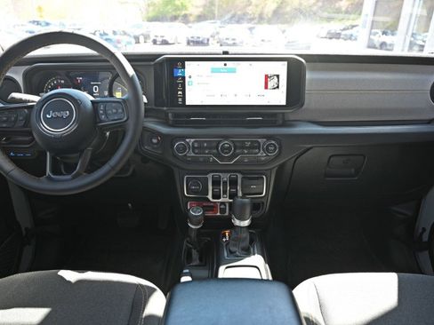Used 2024 Jeep Wrangler Unlimited AWD/4WD image 15