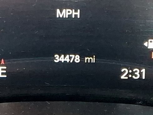 Used 2024 Chrysler Pacifica Touring-L image 18