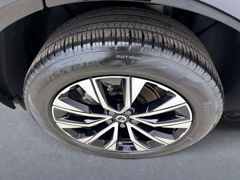 Used 2025 Volvo XC60 B5 Plus image 21