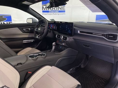 Used 2025 Ford Mustang Premium RWD image 33