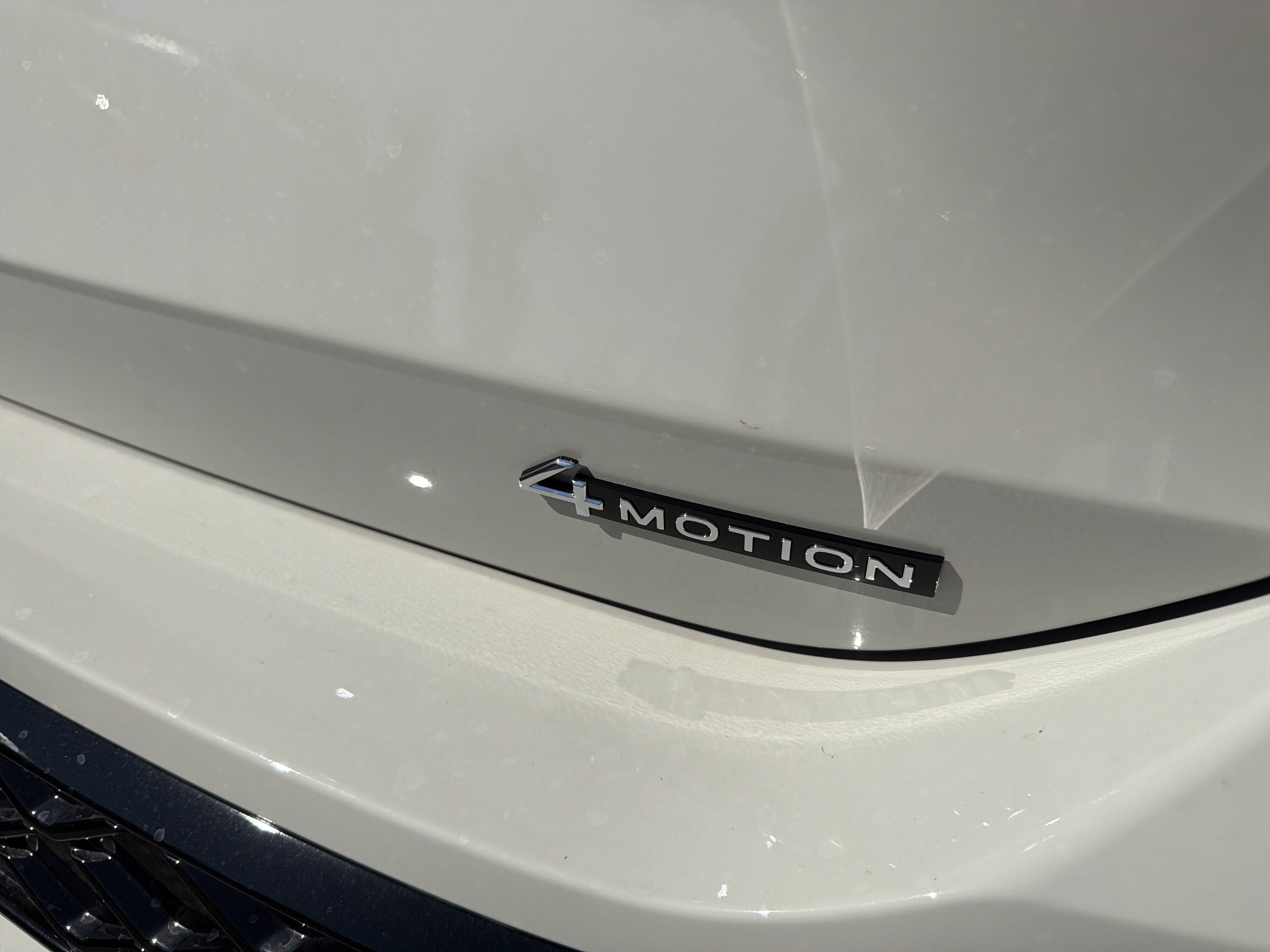 New 2026 Volkswagen Tiguan SE R-Line AWD/4WD image 8
