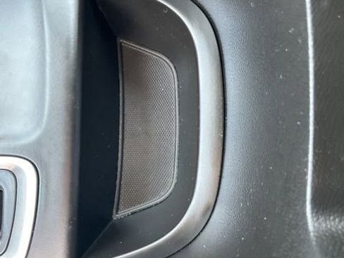 Used 2018 Chevrolet Equinox Premier image 18