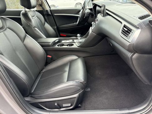 Used 2023 Genesis G70 2.0T image 25