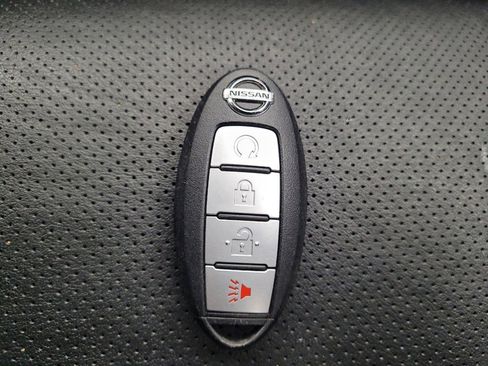 Used 2017 Nissan Rogue Sport SL w/ SL Premium Package image 32