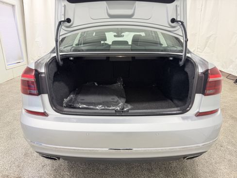 Used 2017 Volkswagen Passat 3.6 SEL Premium image 10