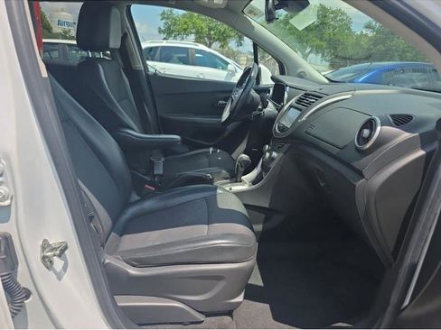 Used 2016 Chevrolet Trax LT w/ LT Sun and Sound Package AWD/4WD image 10