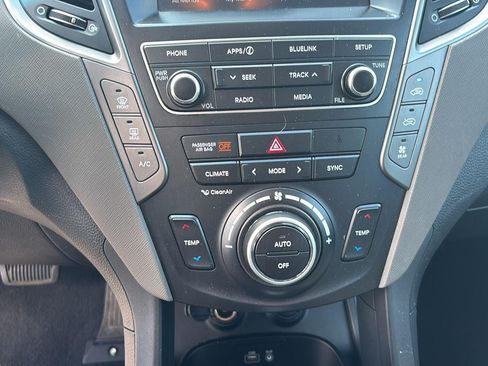 Used 2017 Hyundai Santa Fe SE AWD/4WD image 18