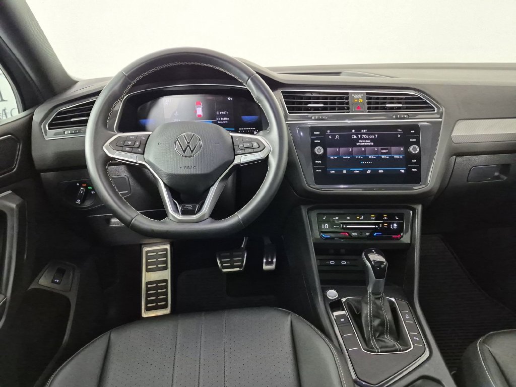 Used 2023 Volkswagen Tiguan SE R-Line FWD image 30