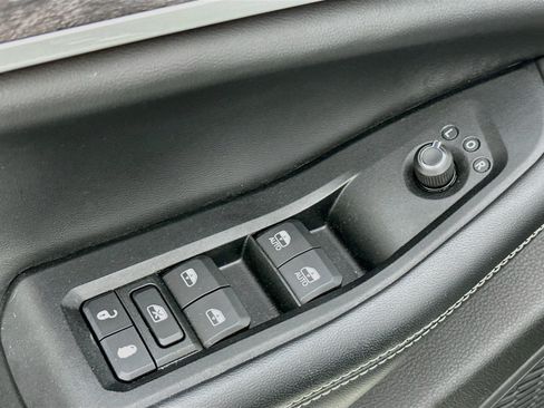 Used 2023 Jeep Grand Cherokee L Limited RWD image 18