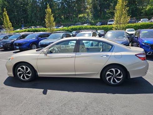 Used 2016 Honda Accord EX image 39