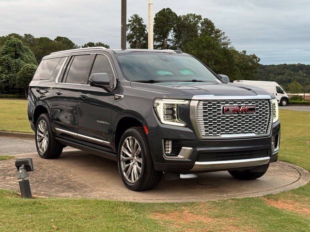 Used 2021 GMC Yukon XL Denali w/ Denali Premium Package AWD/4WD image 9