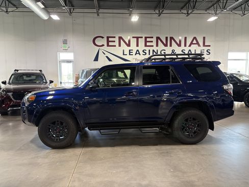 Used 2022 Toyota 4Runner SR5 AWD/4WD image 4