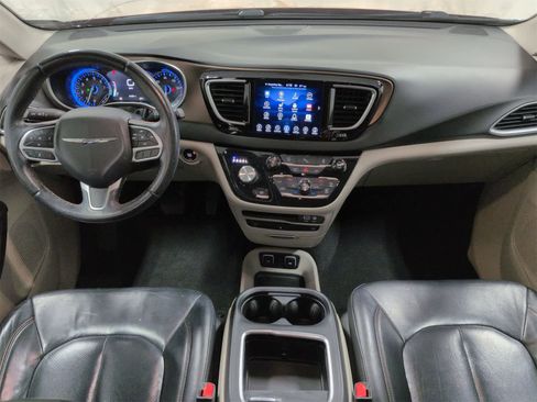 Certified 2017 Chrysler Pacifica Touring-L Plus image 16