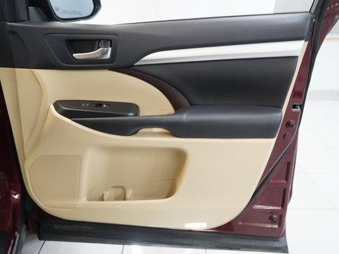 Used 2015 Toyota Highlander XLE image 35