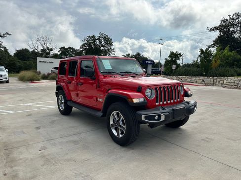 Used 2019 Jeep Wrangler Unlimited Sahara image 7