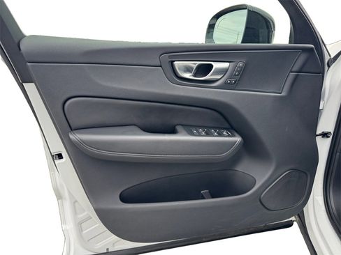 Certified 2025 Volvo XC60 B5 Core image 10