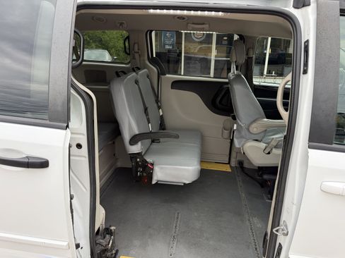 Used 2017 Dodge Grand Caravan SE w/ Power Window Group FWD image 31
