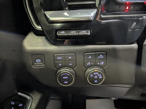 Used 2024 Chevrolet Silverado 3500 High Country w/ High Country Premium Package image 25