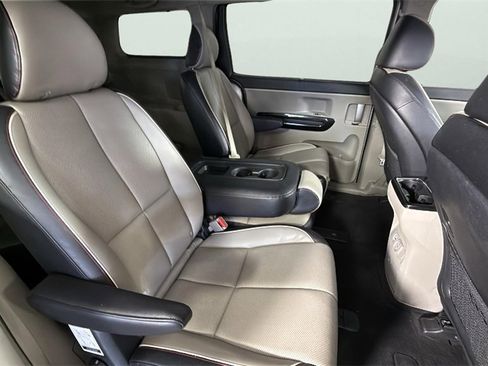 Used 2019 Kia Sedona SX image 36
