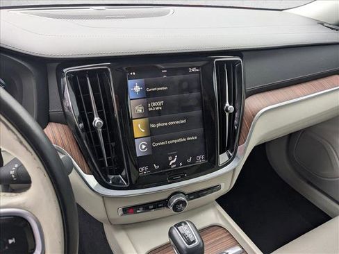 Used 2019 Volvo S60 T5 Inscription image 12