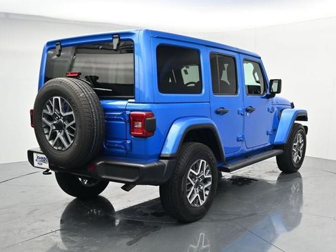Used 2025 Jeep Wrangler Unlimited Sahara AWD/4WD image 9