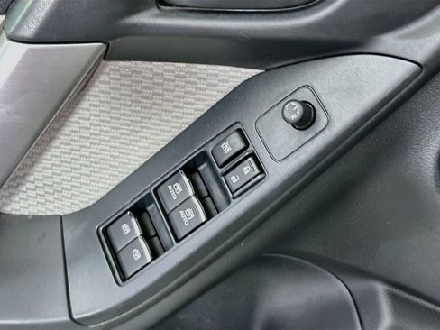 Used 2017 Subaru Forester 2.5i Premium AWD/4WD image 17