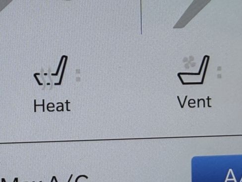 Used 2025 Chrysler Pacifica Limited image 25