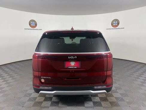 Used 2023 Kia Carnival LX FWD image 15