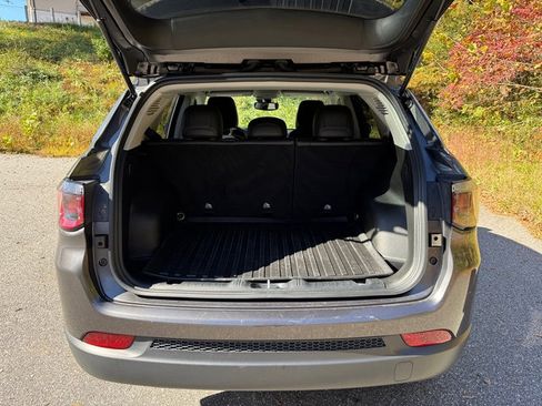 Used 2022 Jeep Compass Latitude image 15