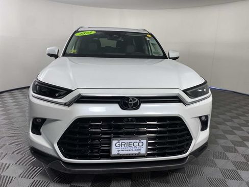 Used 2025 Toyota Grand Highlander AWD image 3