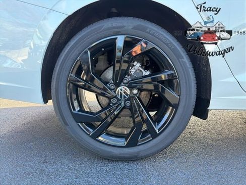 New 2025 Volkswagen Jetta SE image 9