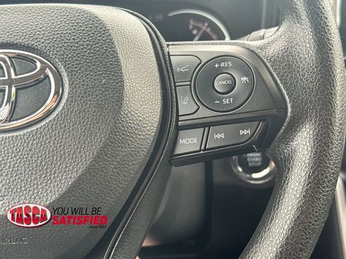 Used 2025 Toyota RAV4 XLE AWD/4WD image 20