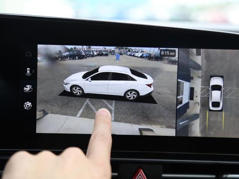 Used 2024 Hyundai Elantra Limited image 34