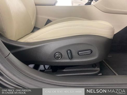 Used 2018 Buick Regal Essence w/ Driver Confidence Package #1 AWD/4WD image 28