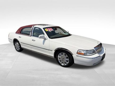 Used 2004 Lincoln Town Car Ultimate RWD image 23