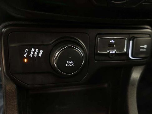 Used 2019 Jeep Renegade Latitude w/ Cold Weather Group AWD/4WD image 45
