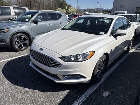 Used 2017 Ford Fusion SE w/ Equipment Group 201A image 8