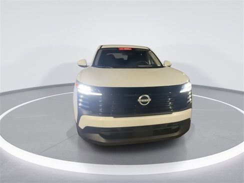Certified 2025 Nissan Kicks SV image 3