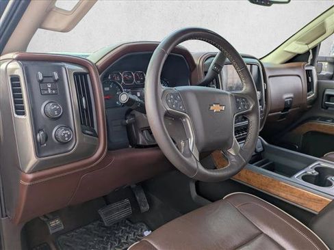 Used 2018 Chevrolet Silverado 2500 High Country w/ Duramax Plus Package image 9
