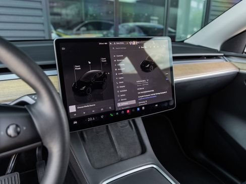 Used 2023 Tesla Model Y Long Range AWD/4WD image 24