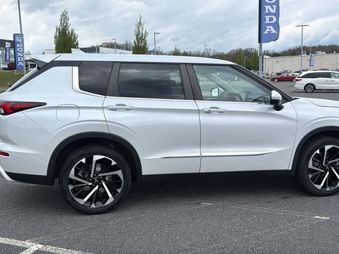 Used 2022 Mitsubishi Outlander SE AWD/4WD image 4