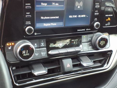 Used 2022 Toyota Highlander XLE image 21