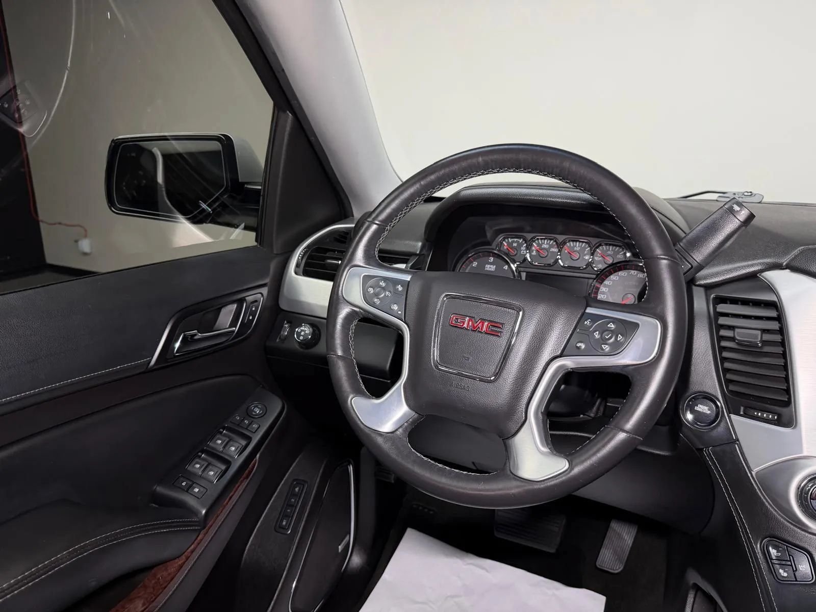 Used 2016 GMC Yukon XL SLT w/ Open Road Package RWD image 27