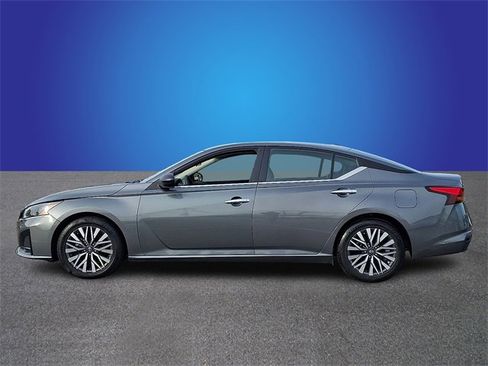 Used 2024 Nissan Altima 2.5 SV image 7