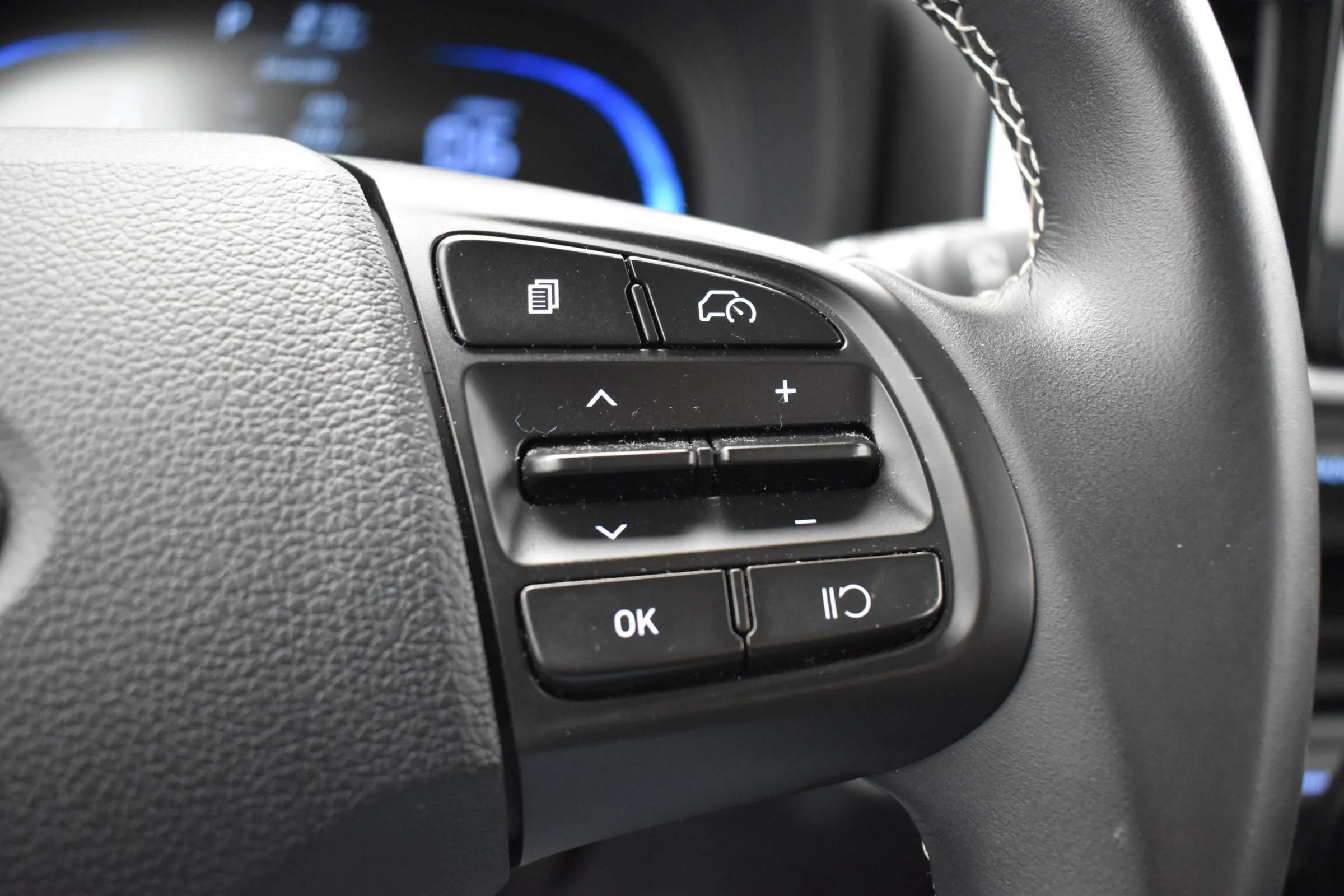Used 2025 Hyundai Venue Limited FWD image 23