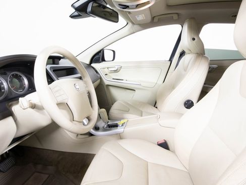 Used 2010 Volvo XC60 T6 image 11