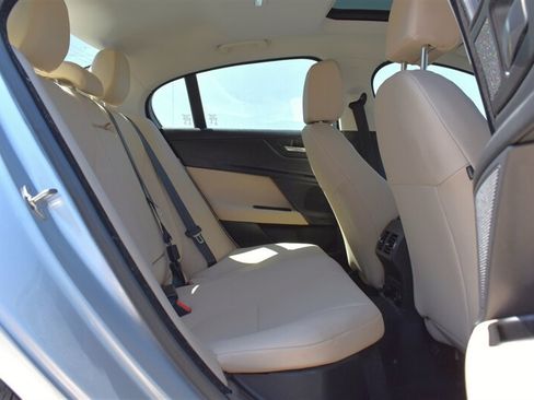 Used 2017 Jaguar XE Premium RWD image 29