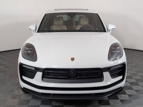 Certified 2025 Porsche Macan AWD/4WD image 11