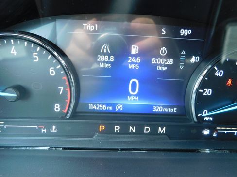 Used 2020 Ford Explorer XLT AWD/4WD image 28